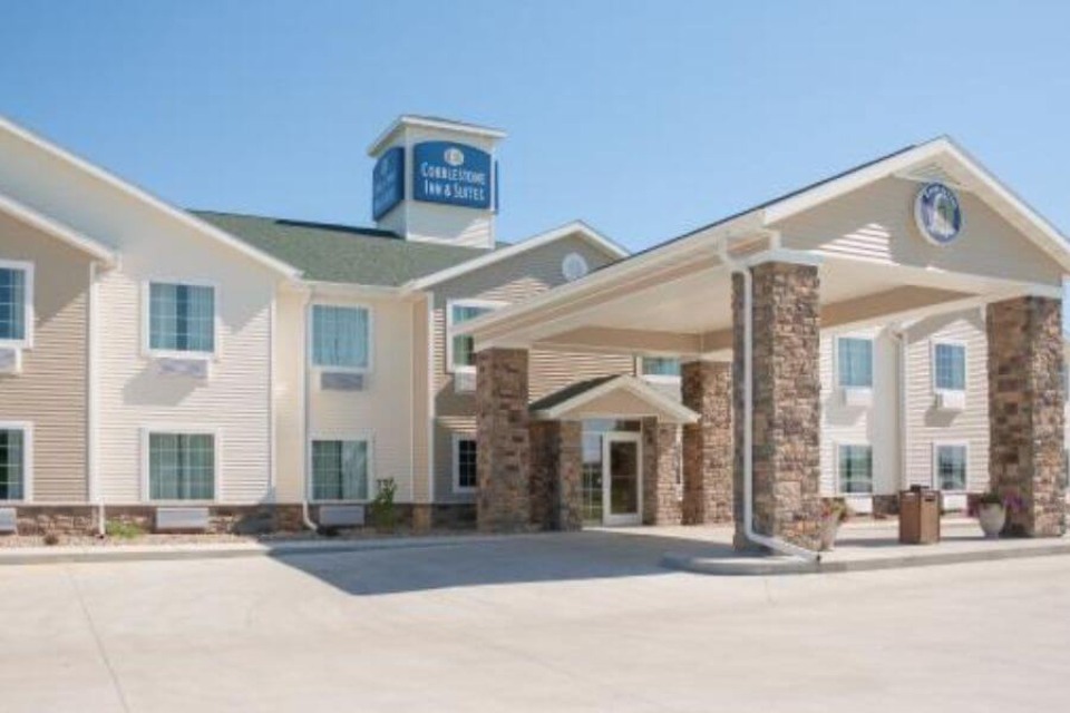 Cobblestone Inn & Suites photo